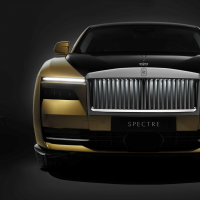Rolls-Royce-Spectre_Exterier_studio-cartecgroup (14).jpg